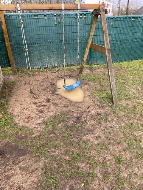 Aire de jeux avant remise au propre