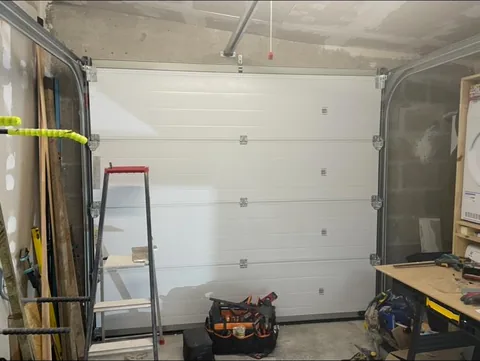 Nouvelle porte de garage après remplacement vue intérieure