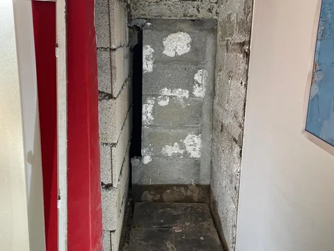 Ouverture du placard sous escalier après dépose